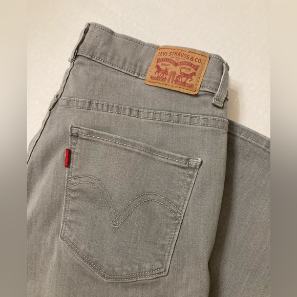 Levi’s | Women’s Classic Crop Gray Jeans - Picture 5 of 10